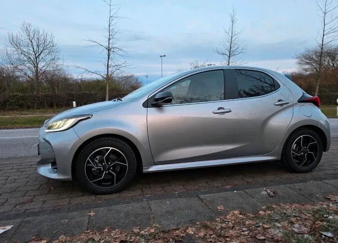Second-hand Mazda 2 116 CP (85 kW) 2023 Argintiu Hatchback