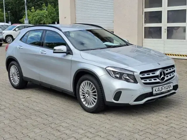 Gebraucht Mercedes GLA180 122 PS (89 kW) 2019 Silber SUV
