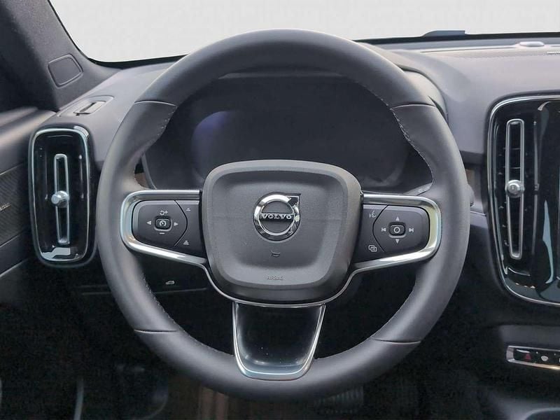 Gebraucht Volvo EC40 169 kW (231 PS) 2022 Schwarz SUV