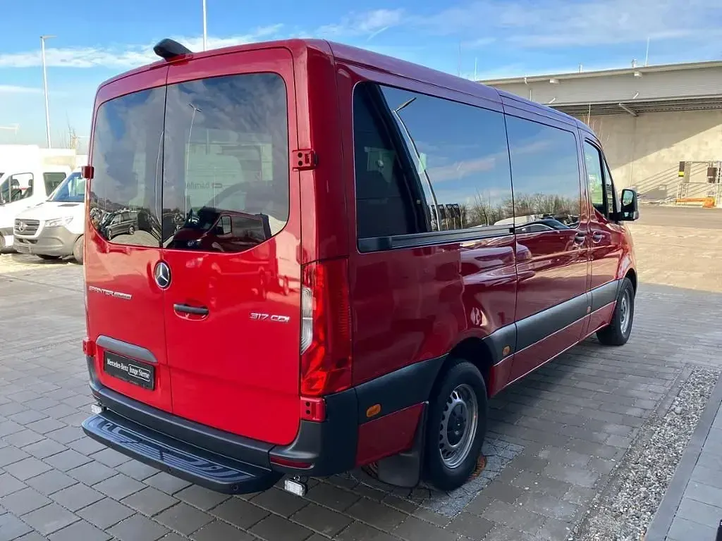 Używany Mercedes Sprinter 170 KM (125 kW) 2022 Czerwony Van