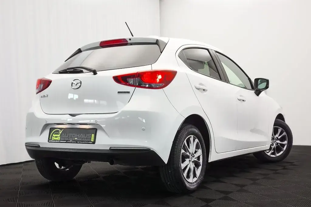 Gebraucht Mazda 2 Exclusive-Line 90 PS (66 kW) 2021 Arctic white cle Limousine