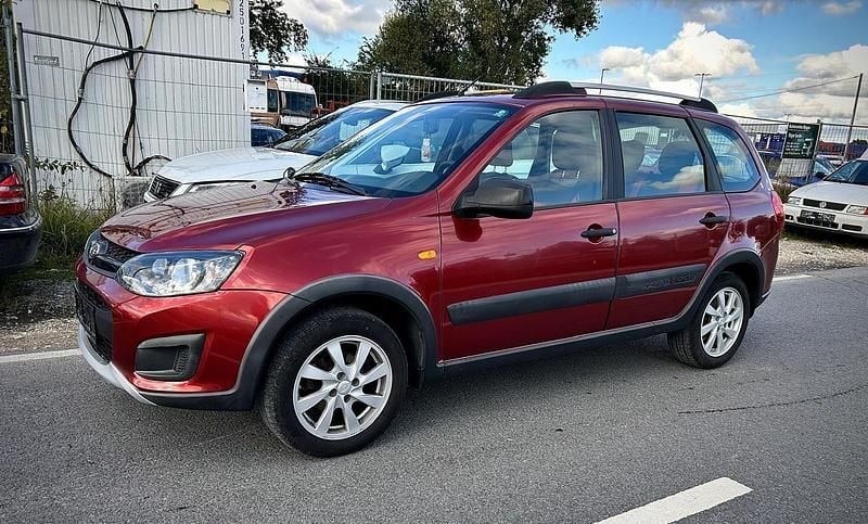 Gebraucht Lada Kalina 100 PS (73 kW) 2018 Rot Kleinwagen