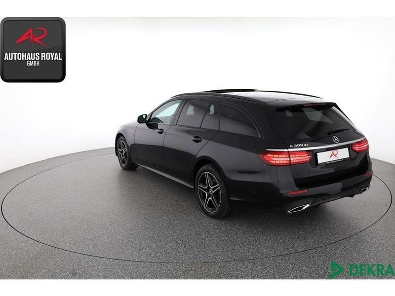 Gebraucht Mercedes E300 AMG 306 PS (225 kW) 2022 Schwarz (metallic) Kombi