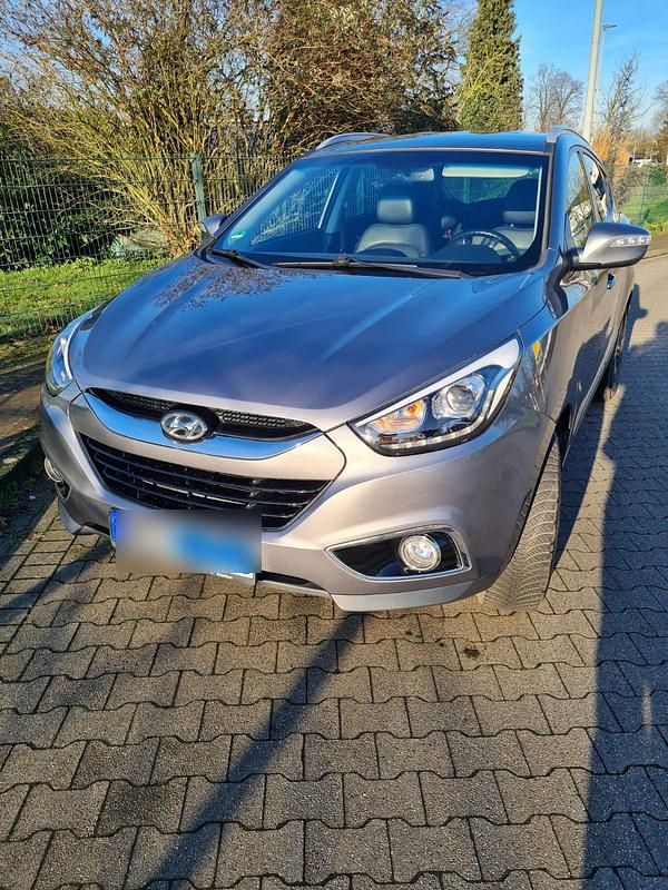 Grau Gebraucht 2015 Hyundai ix35 SUV | 9.250 € (Fairer Preis) - Bild 1/4