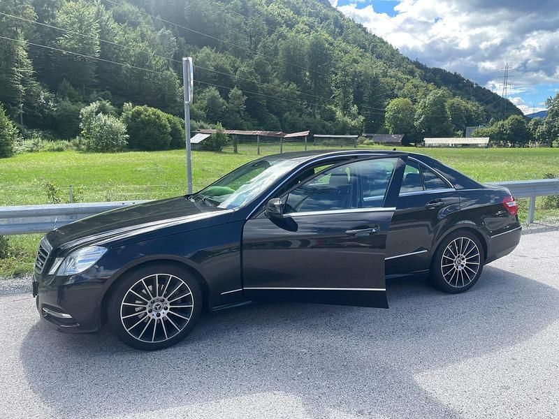 Gebraucht Mercedes E200 184 PS (135 kW) 2012 Schwarz Limousine