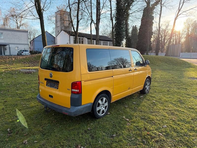 Gebraucht VW Caravelle 102 PS (75 kW) 2010 Gelb Van / Kleinbus
