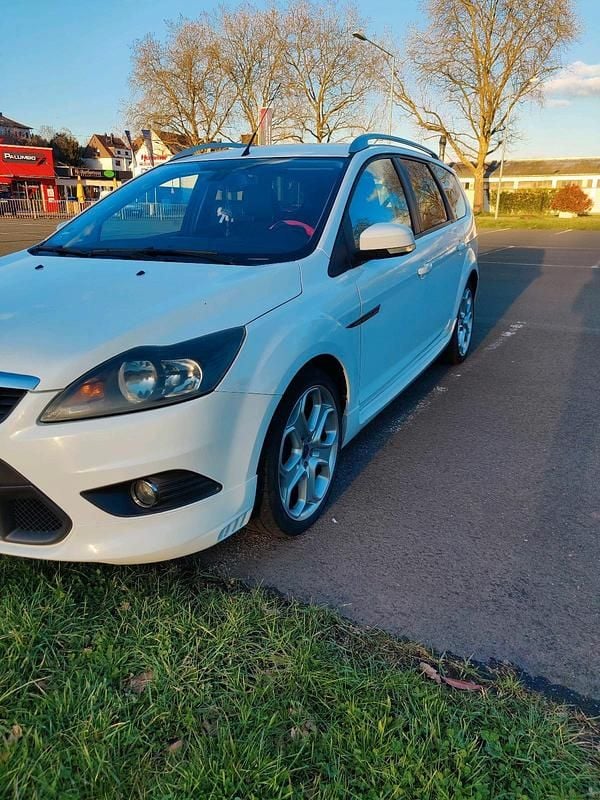Gebraucht Ford Focus 125 PS (91 kW) 2009 Weiß Kombi