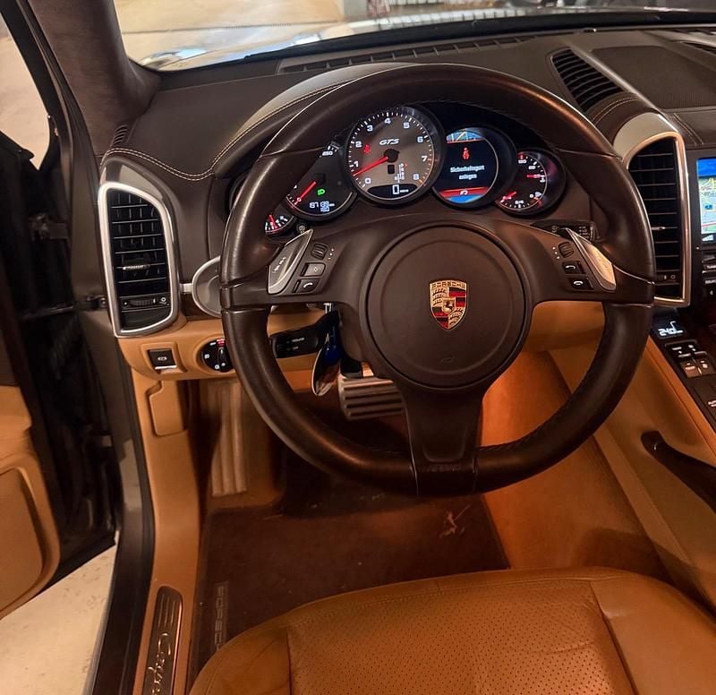 Braun Gebraucht 2012 Porsche Cayenne GTS SUV | 21.700 € (Guter Preis) - Bild 1/4