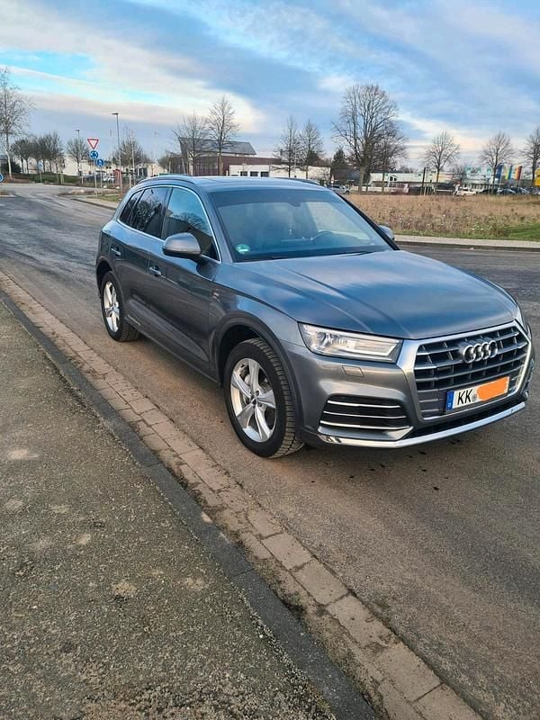 Grau Gebraucht 2019 Audi Q5 Comfort SUV | 36.000 € (Teuer) - Bild 1/4