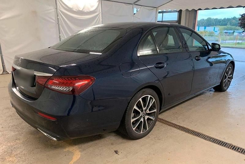 Second-hand Mercedes E300 258 CP (189 kW) 2020 Albastru Berlinǎ