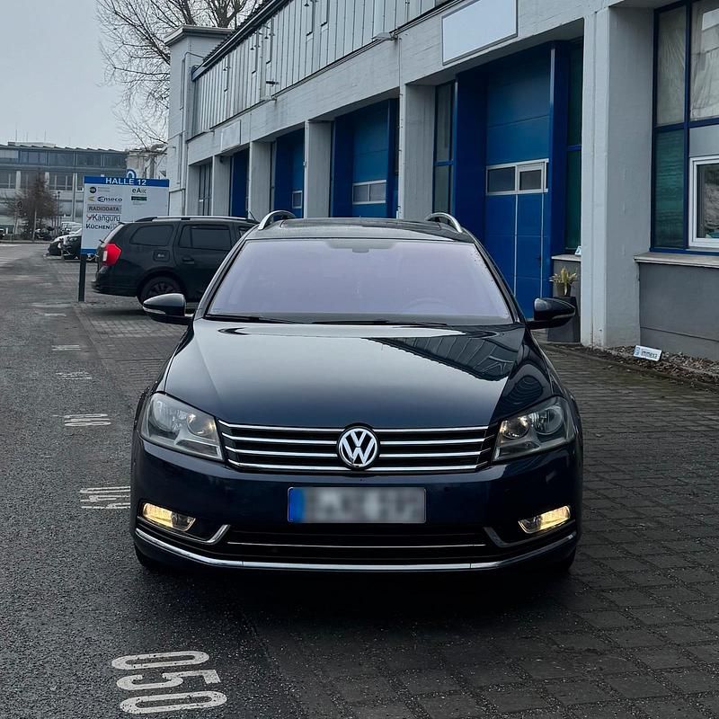 Gebraucht VW Passat Highline 140 PS (102 kW) 2011 Blau Kombi