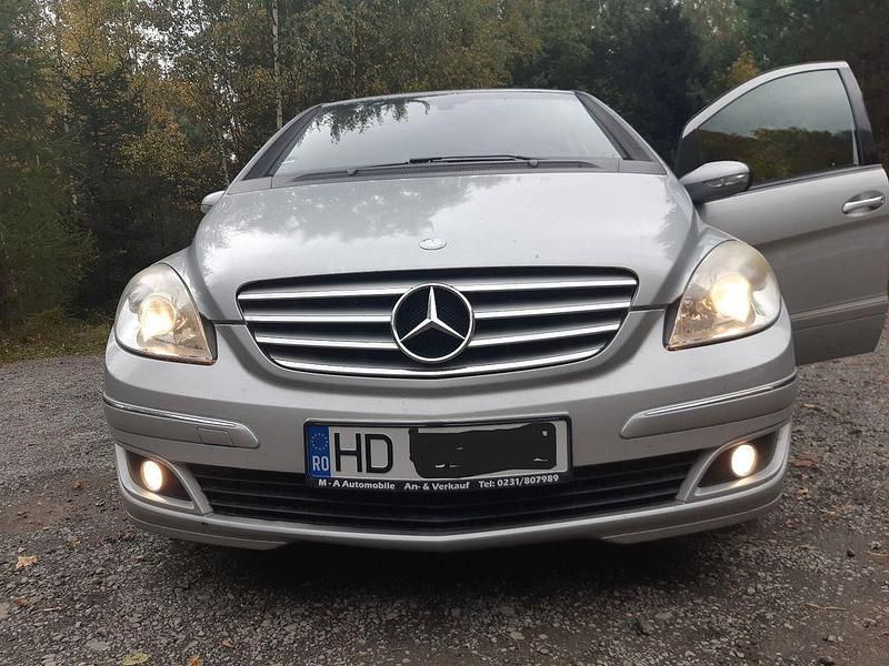 Silber Gebraucht 2005 Mercedes B180 Van / Kleinbus | 3.950 € (Fairer Preis) - Bild 1/4