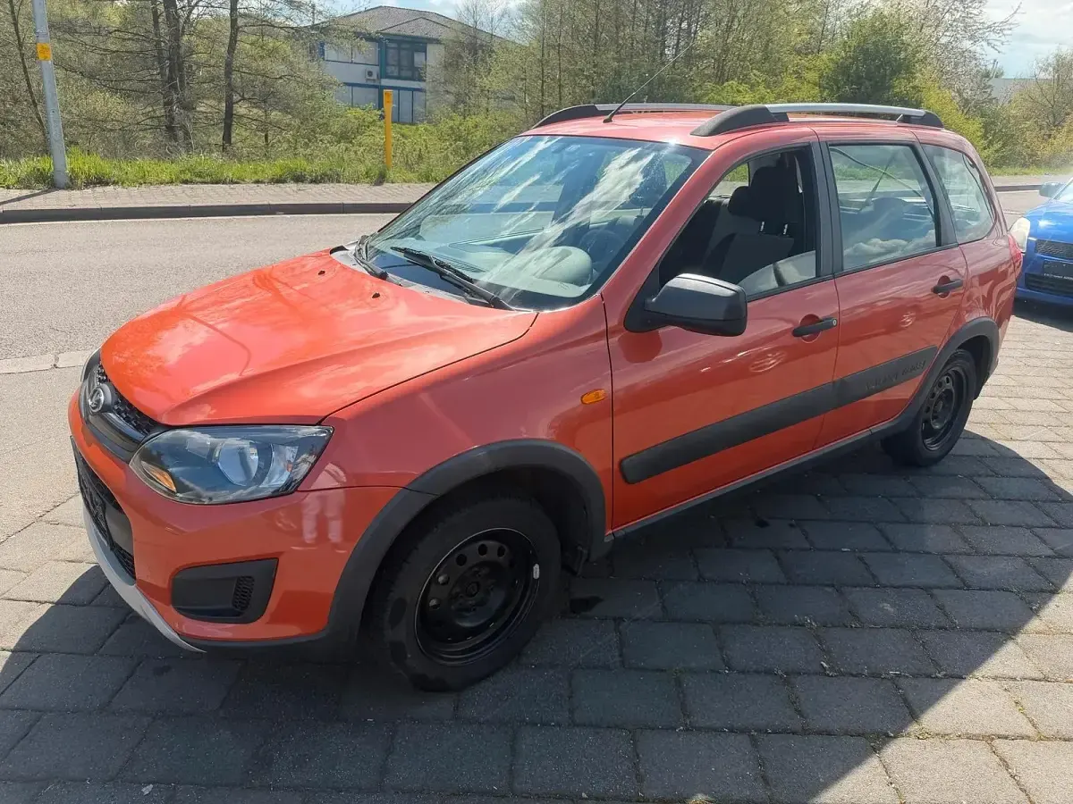 Gebraucht Lada Kalina 98 PS (72 kW) 2016 Orange Kombi