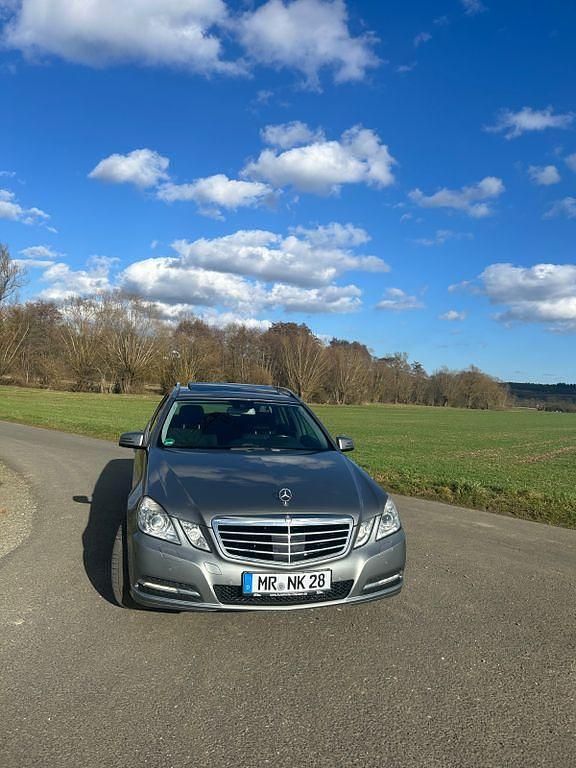 Gebraucht Mercedes E250 204 PS (150 kW) 2010 Grau Limousine