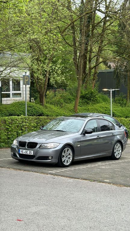 Grau Gebraucht 2009 BMW 330 Performance Limousine | 9.500 € (Guter Preis) - Bild 1/4