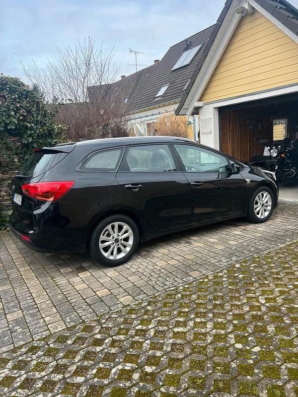 Gebraucht Kia Ceed 99 PS (72 kW) 2018 Schwarz Kleinwagen