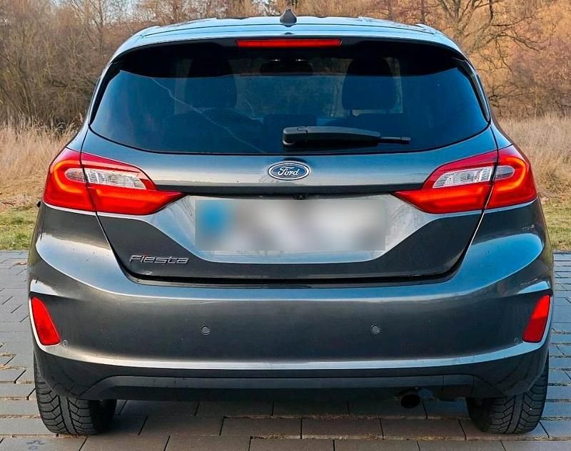 Gebraucht Ford Fiesta Titanium 100 PS (73 kW) 2017 Grau Kleinwagen