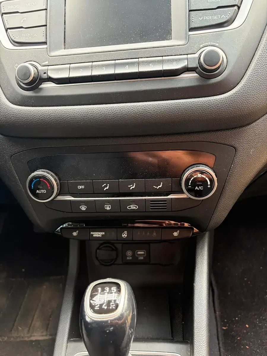 Gebraucht Hyundai i20 84 PS (61 kW) 2020 Weiß Kleinwagen