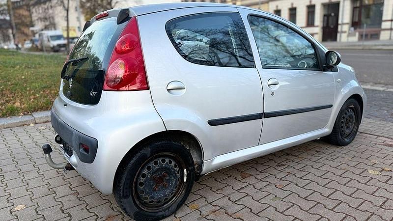 Gebraucht Peugeot 107 Urban Move 68 PS (50 kW) 2008 Grau Kleinwagen