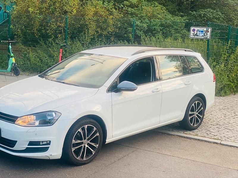 Weiß Gebraucht 2015 VW Golf VII Kombi | 4.999 € (Superpreis) - Bild 1/4