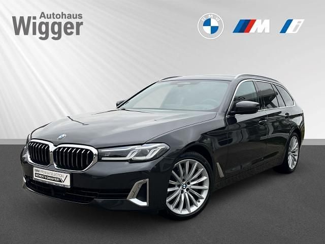 Grau Gebraucht 2022 BMW 540 Luxury Line Kombi | 48.400 € (Fairer Preis) - Bild 1/4