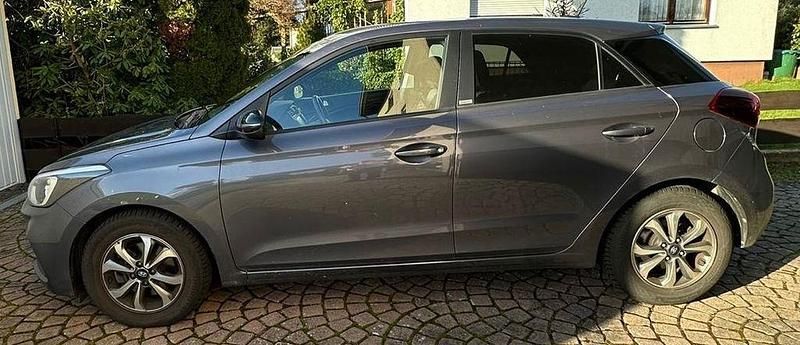 Gebraucht Hyundai i20 Style 101 PS (74 kW) 2020 Grau Kleinwagen