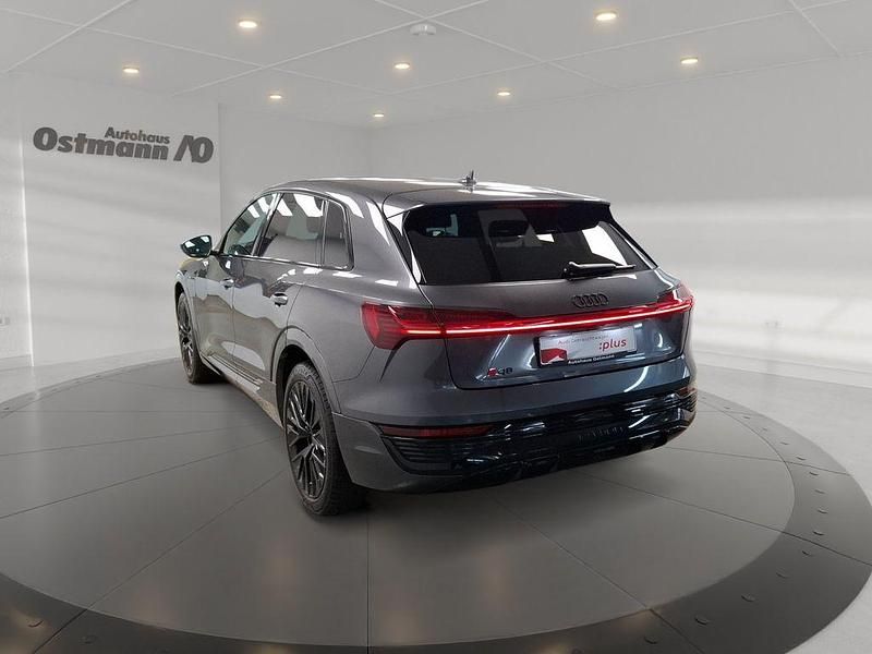 Gebraucht Audi Q8 e-tron S-Line 250 kW (340 PS) 2023 Daytonagrau perleffekt SUV