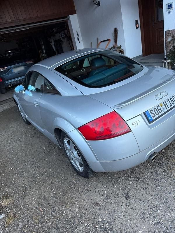 Second-hand Audi TT 270 CP (198 kW) 2000 Argintiu Coupe