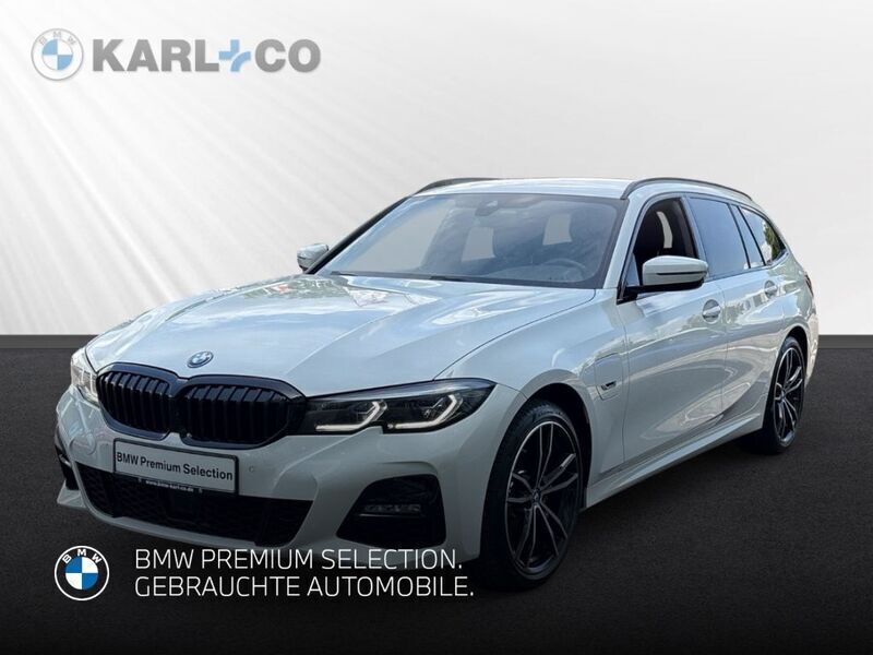 Weiss Gebraucht 2022 BMW 320e M Sport Kombi | 30.798 € (Guter Preis) - Bild 1/4