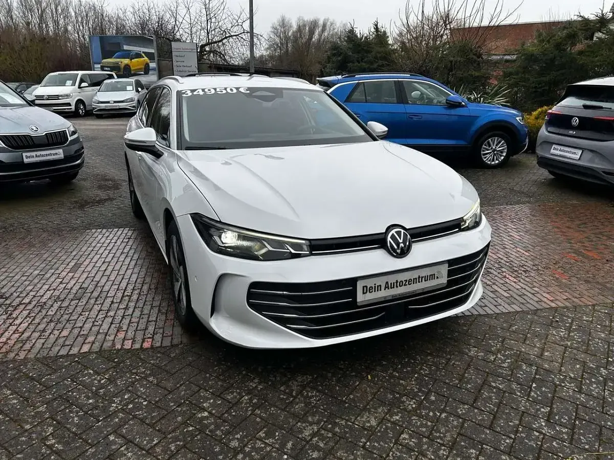 Gebraucht VW Passat Business 150 PS (110 kW) 2024 Weiß Limousine