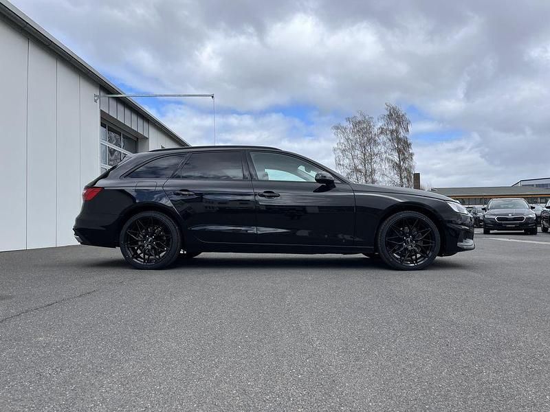 Gebraucht Audi A4 150 PS (110 kW) 2022 Mythosschwarz Kombi