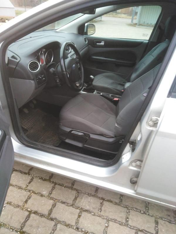 Usata Ford Focus 125 CV (91 kW) 2010 Argento Station wagon