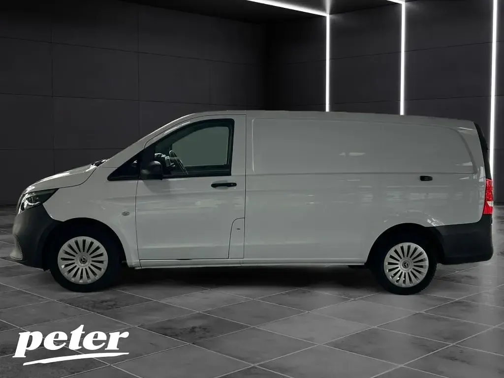 Gebraucht Mercedes Vito 163 PS (119 kW) 2024 Arktikweiß Van