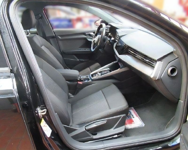 Gebraucht Audi A3 Sportback 116 PS (85 kW) 2021 Schwarz Kleinwagen