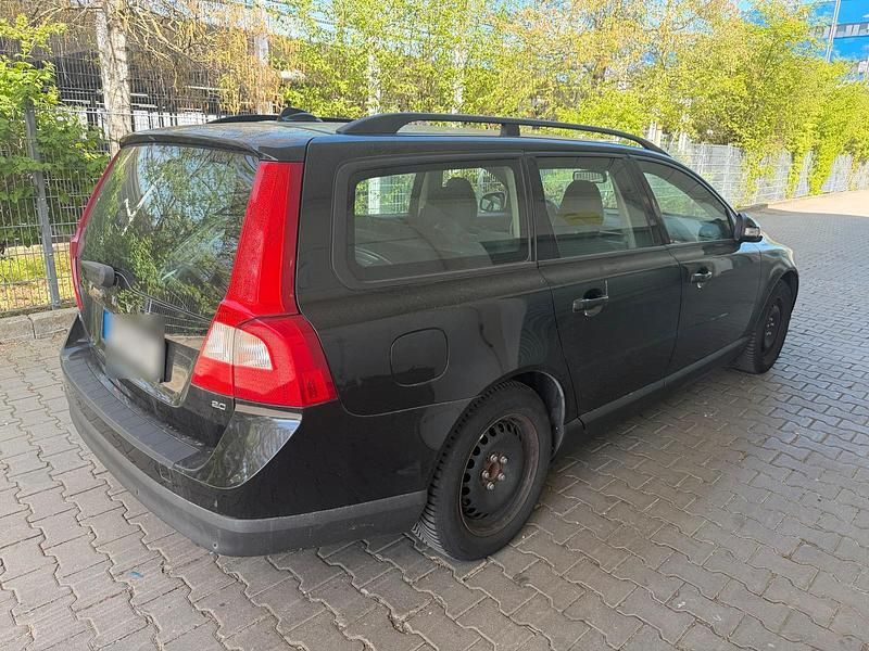 Second-hand Volvo V70 145 CP (106 kW) 2009 Negru Break