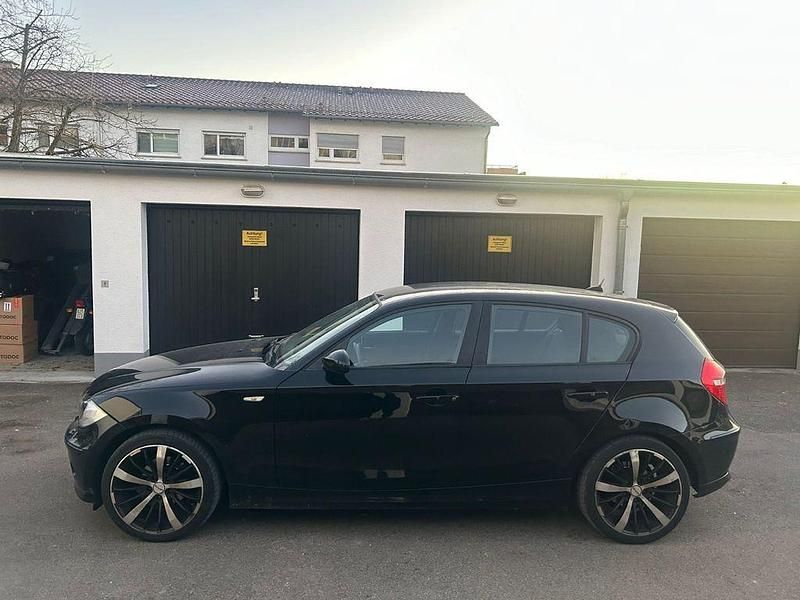Gebraucht BMW 116 122 PS (89 kW) 2007 Schwarz Kleinwagen