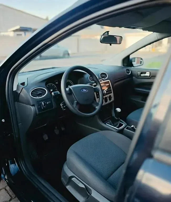 Brugt Ford Focus 101 HK (74 kW) 2006 Blå Sedan