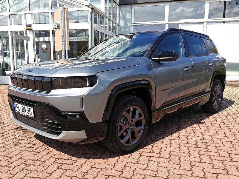 Neu Jeep Compass 145 PS (106 kW) 2026 Grau SUV