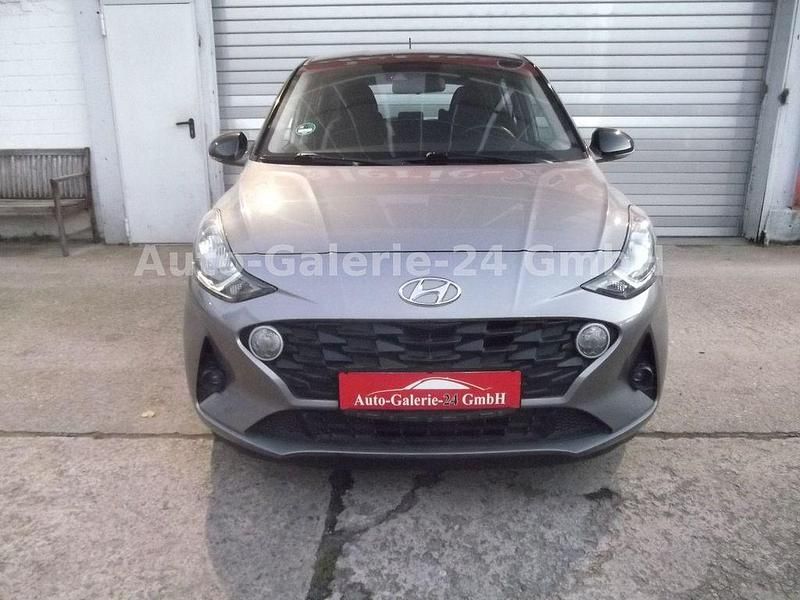 Gebraucht Hyundai i10 Trend 84 PS (61 kW) 2022 Silber Kleinwagen