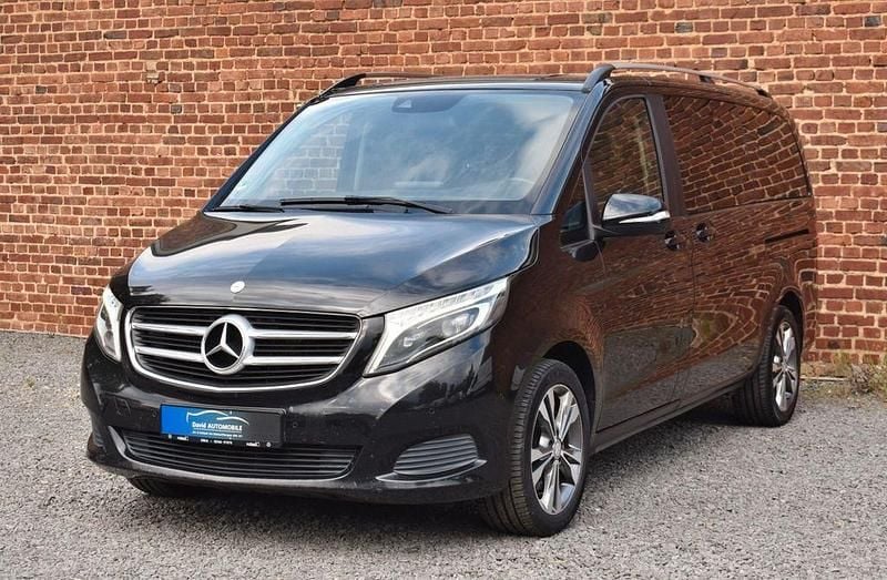 Schwarz Gebraucht 2014 Mercedes V250 Sport Van / Kleinbus | 21.790 € (Teuer) - Bild 1/4