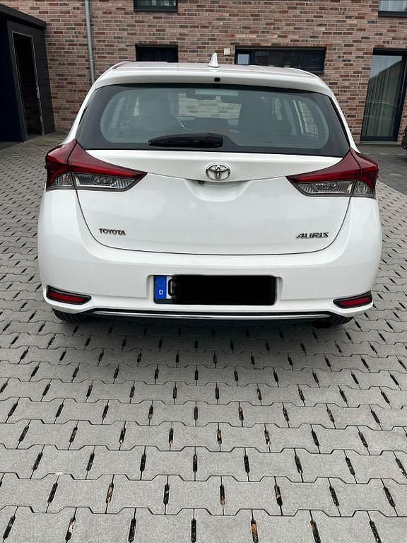 Gebraucht Toyota Auris Comfort 116 PS (85 kW) 2015 Weiß Limousine