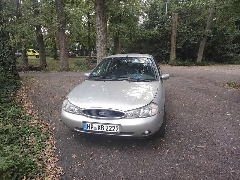 Gebraucht Ford Mondeo Ghia 131 PS (96 kW) 1998 Limousine