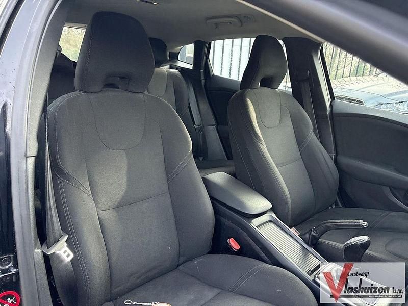 Gebraucht Volvo V40 Kinetic 114 PS (83 kW) 2013 Schwarz Limousine