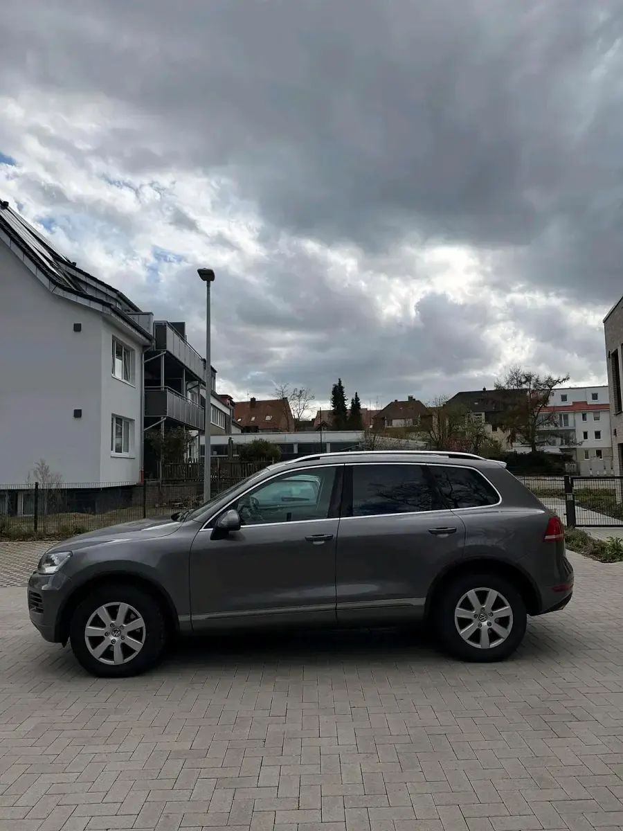 Gebraucht VW Touareg 240 PS (176 kW) 2011 Grau SUV