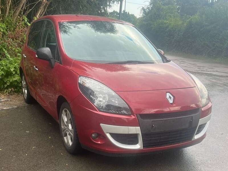 Rot dyna Gebraucht 2010 Renault Scénic III Dynamique Van / Kleinbus | 1.900 € (Superpreis) - Bild 1/4