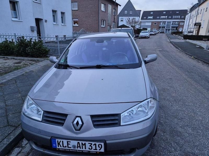 Gebraucht Renault Mégane II Privilege 135 PS (99 kW) 2004 Grau Limousine