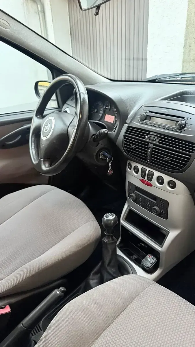 Gebraucht Fiat Punto Sport 90 PS (66 kW) 2004 Schwarz Kleinwagen