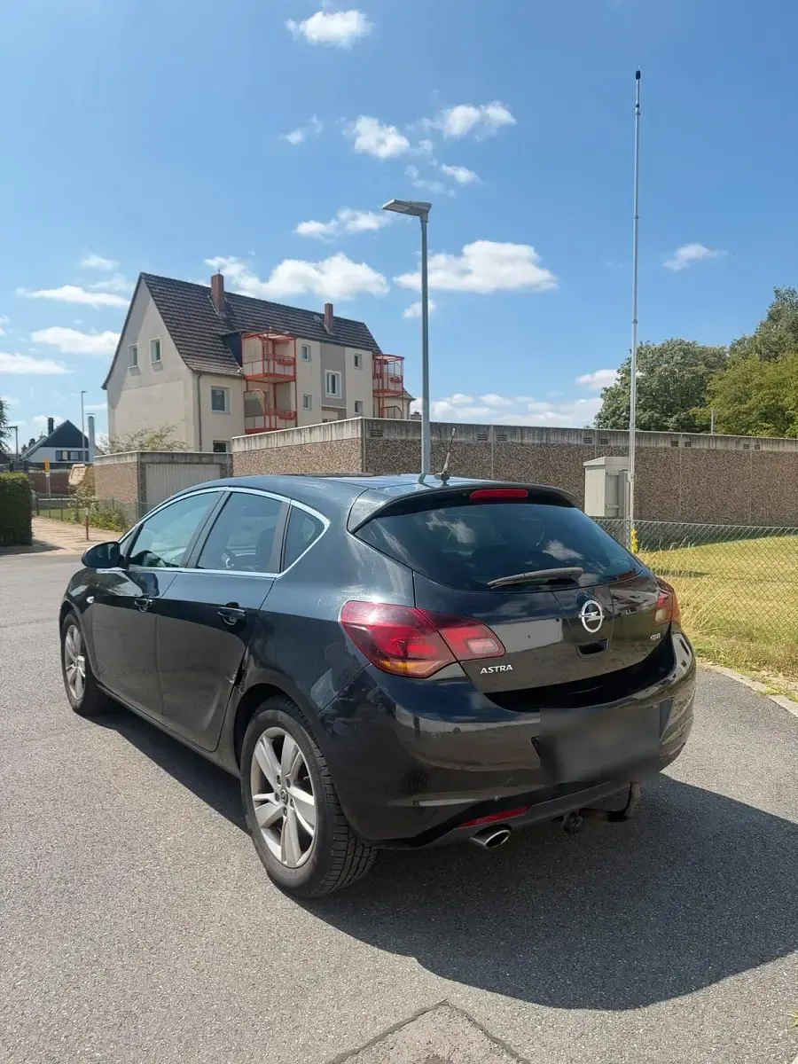Gebraucht Opel Astra 165 PS (121 kW) 2012 Schwarz Kleinwagen