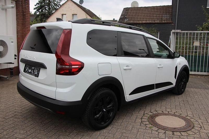 Gebraucht Dacia Jogger Extreme 101 PS (74 kW) 2023 Weiß Van / Kleinbus