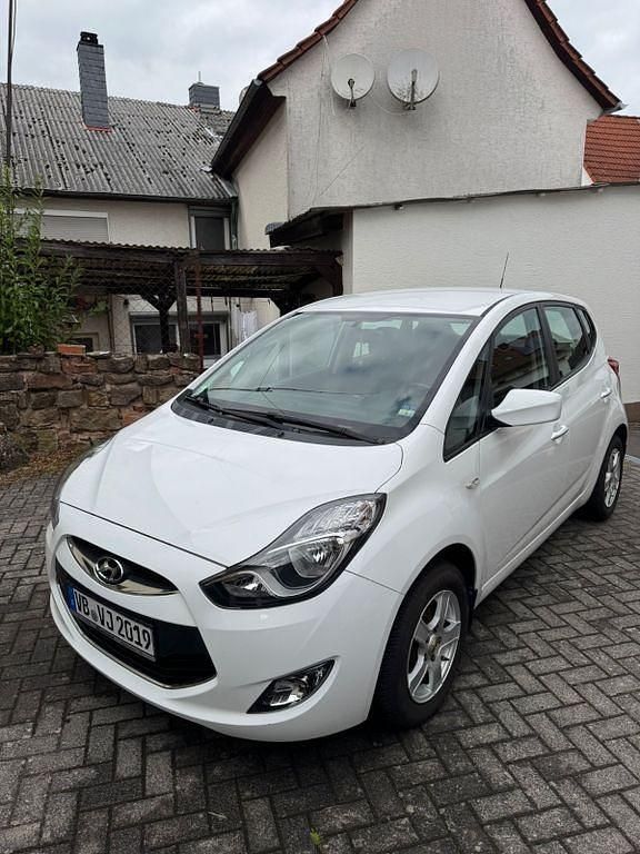 Weiß Gebraucht 2015 Hyundai ix20 Classic Van / Kleinbus | 8.400 € (Guter Preis) - Bild 1/4